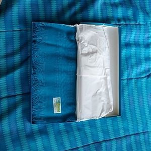 vintage filene's cashmilon 100% Acrylic blue scarf